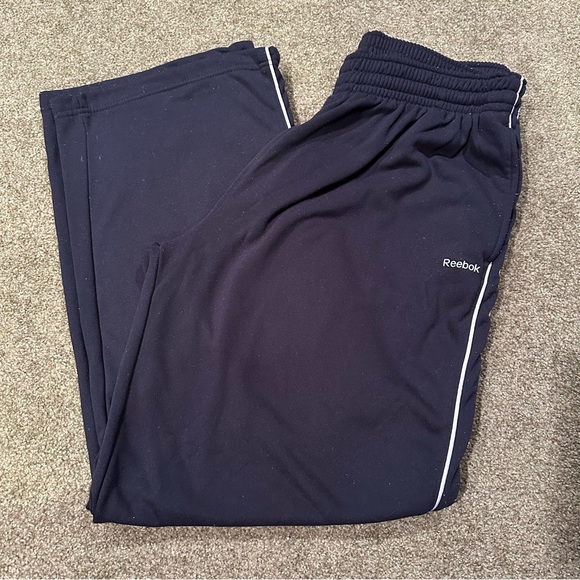 Men’s Reebok Sweatpants Black with Gray Stripe - Picture 1 of 2